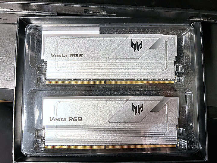 ddr5与ddr4内存买哪个好,ddr5和ddr4能用一样的内存