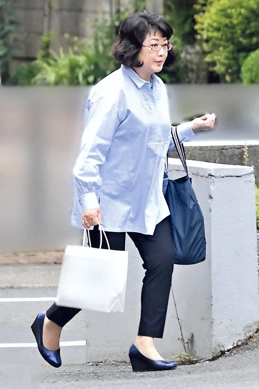 山口百惠谁年轻时还不是个美人,山口百惠为爱隐退完整版