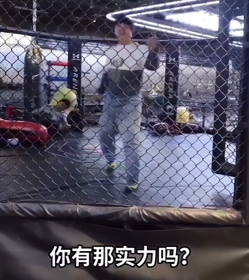 山东小伙靠“三脚猫功夫”走红，获赞乡村洪金宝，网友为啥半服？