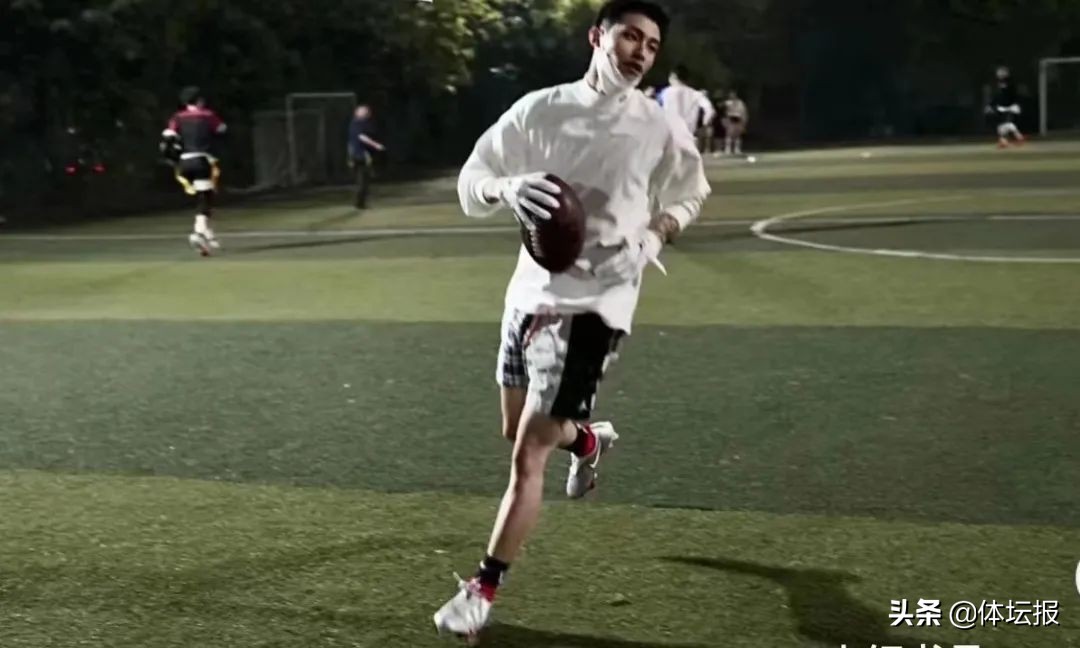 露营、飞盘、橄榄球……城市里的年轻人太会玩了