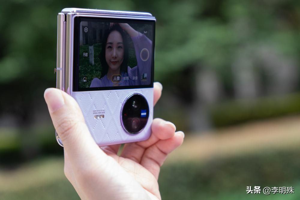 为什么竖折几乎用的都是中端配置,竖折真的是“美丽小废物”吗?