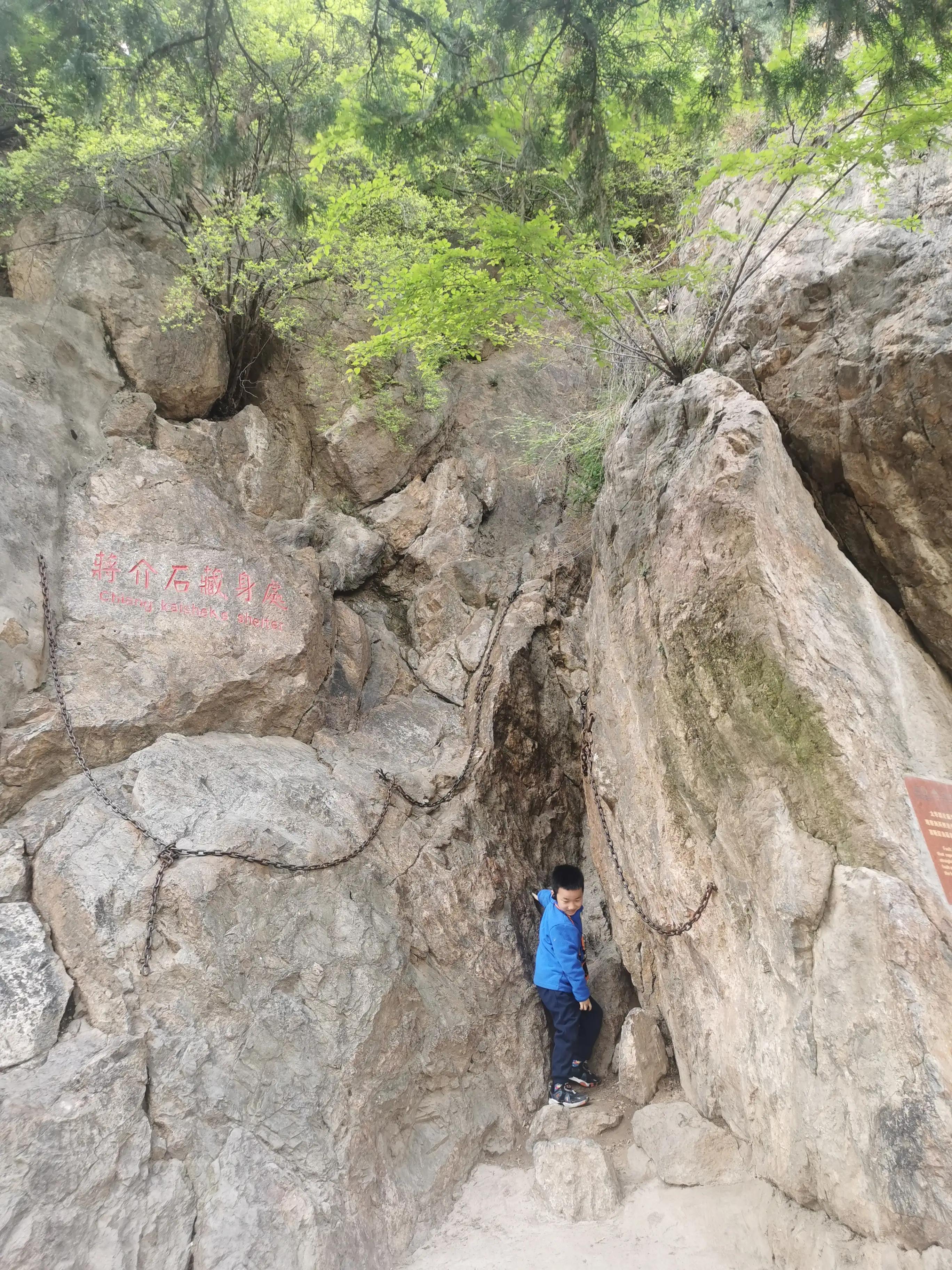 华清池温泉水滑洗凝脂,春寒赐浴华清池温泉水滑洗凝脂