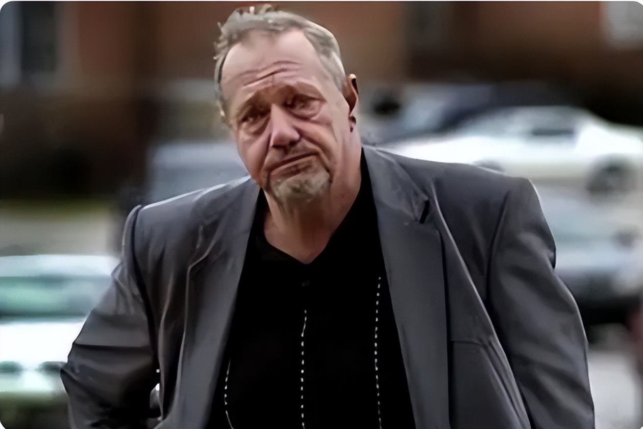 美国男子一年中两次彩票中奖,美国小伙彩票中奖80亿