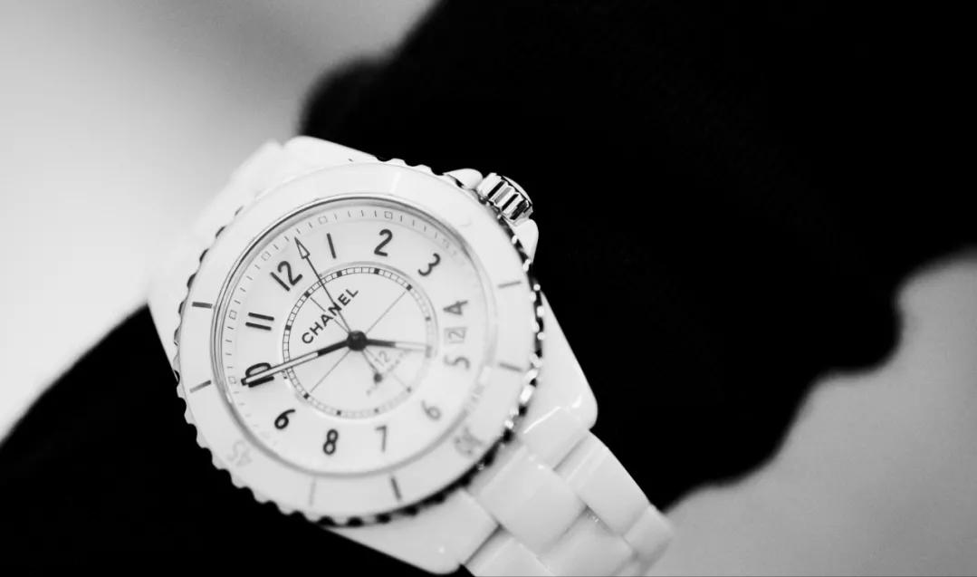 防水300米的潜水表可以戴着游泳吗,100米的潜水表可以潜水吗