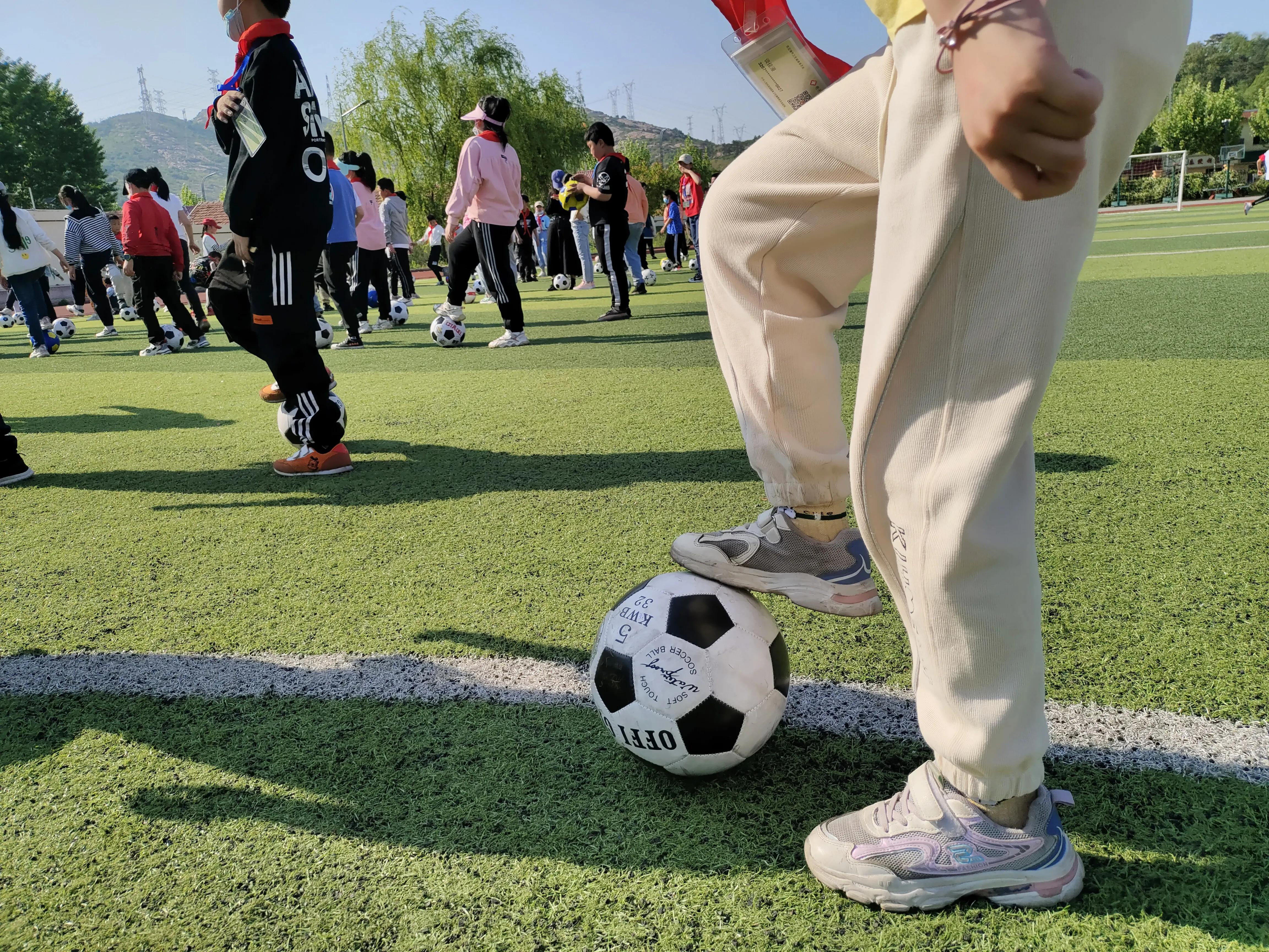 乡村校长最新视频,一位追逐梦想的乡村小学校长