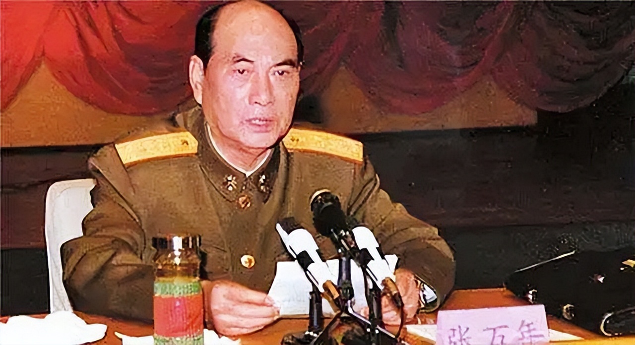 1998年*万年张**访美，美国陆军司令一把将其抱住大喊：可算抓到你了