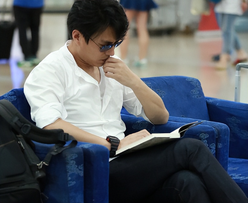 没常识、不识字、不会乘法口诀，这些顶流“文盲”凭什么会红？