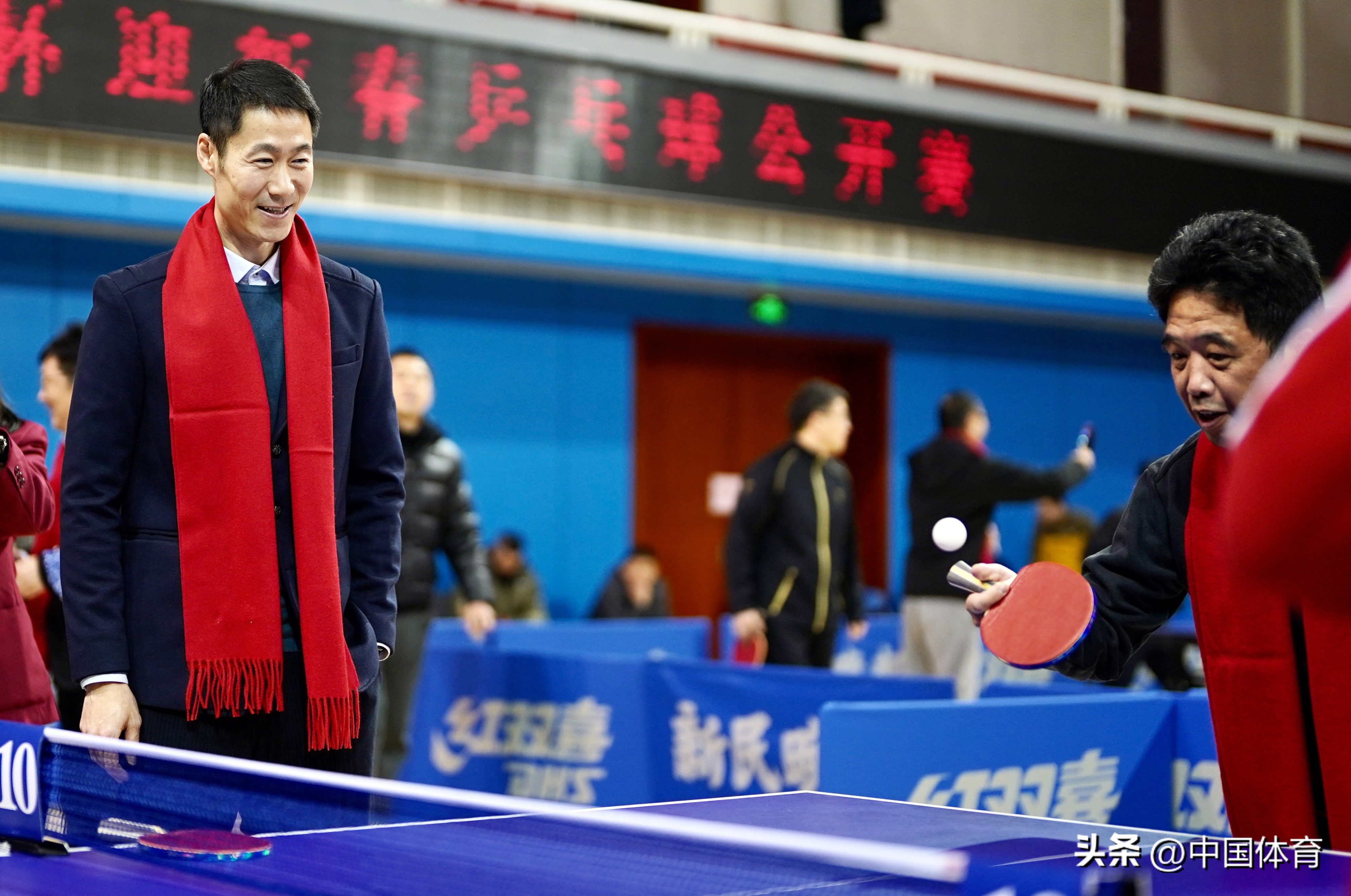 [图集]世界冠军王励勤、许昕现场助阵-新民晚报红双喜杯迎春乒乓球公开赛2023成功重启