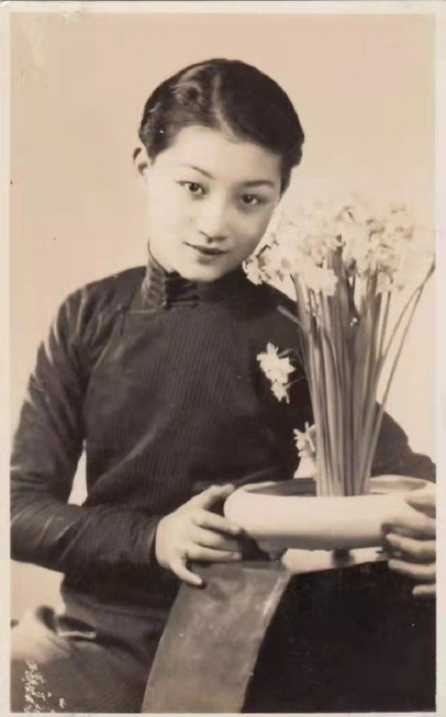 黎明晖：王子追求她献歌到半夜，她却嫁足球员，晚年因贫做保育员