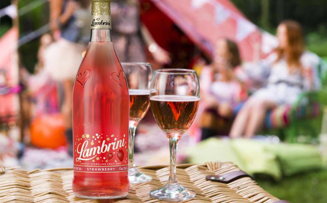 誉加发力潮饮赛道,Lambrini蓝布妮妮梨酒国内上市