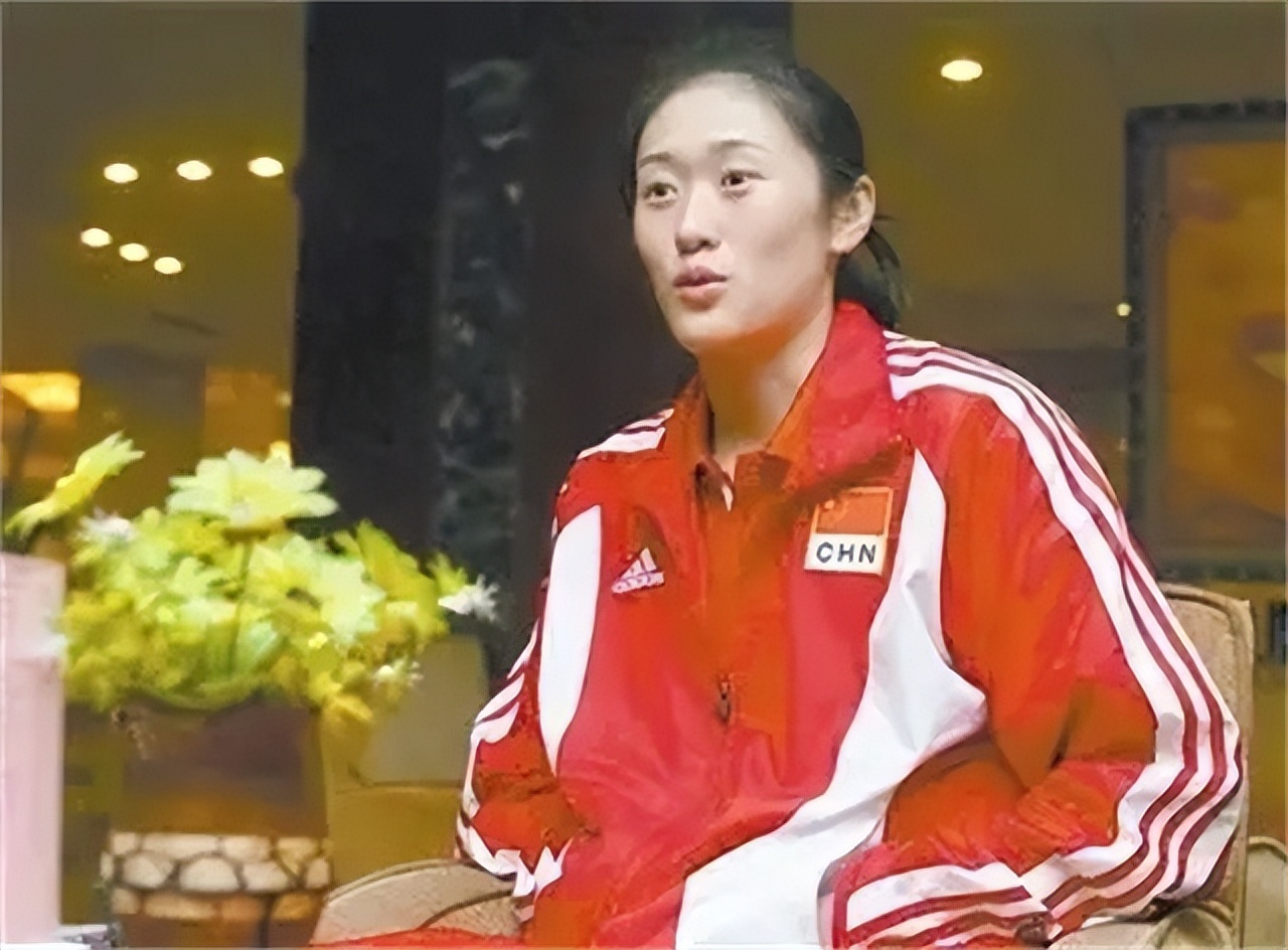 女排名将刘亚男：体坛生涯有泪，因2斤毛豆嫁给帅哥，婚姻幸福