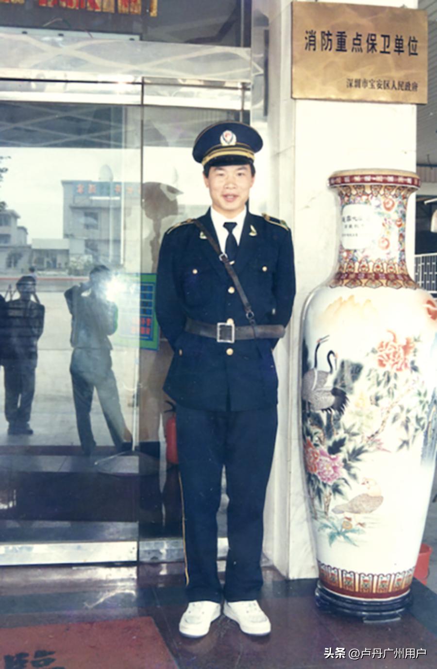 20年拍下150万张“东莞女工”在国外爆火：中国制造，不可思议！