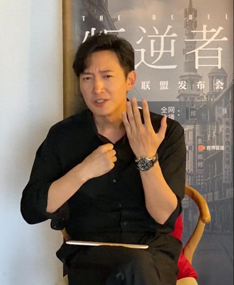 穿“黑衬衫”好看的男明星，只服这7位，个个长身玉立，贵气逼人