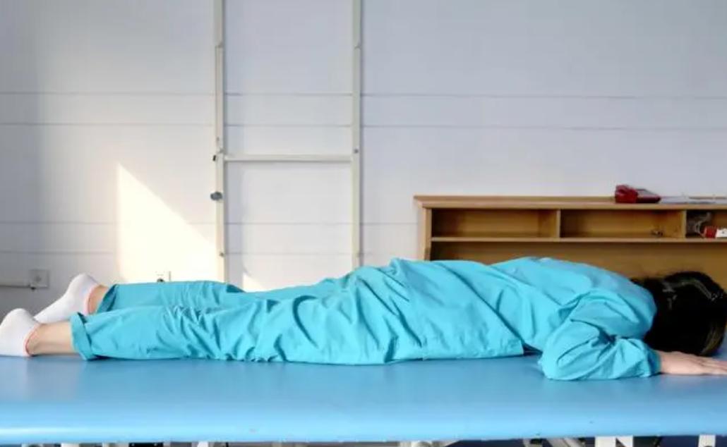 腰椎间盘突出是什么原因引起的,腰椎间盘突出症状表现3d动画