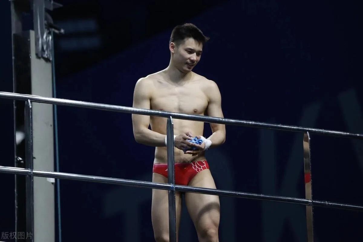 陈艾森双人默契跳水,陈艾森跳水队腹肌