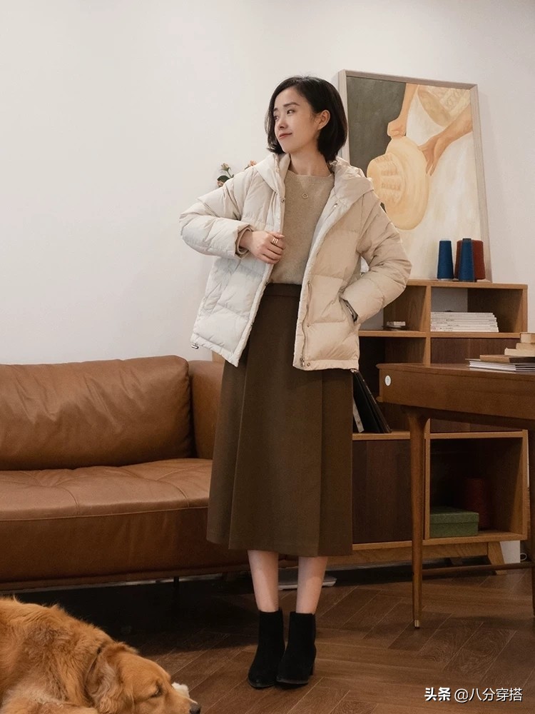 小个子短款羽绒服配什么裤子好看,小个子白色短款羽绒服