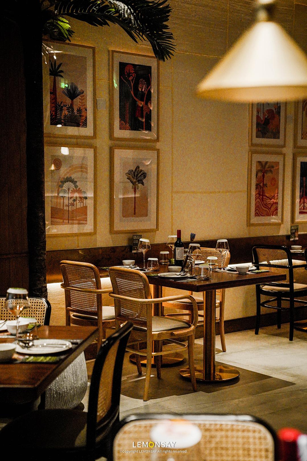 这店，想找个位置坐，比登天还难