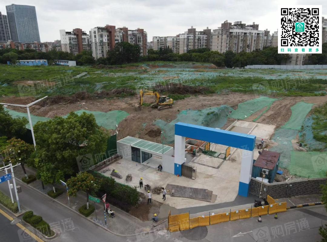 太危险！业主和渣土车“共用”出入口！骨灰盘荒废20年后重启，难