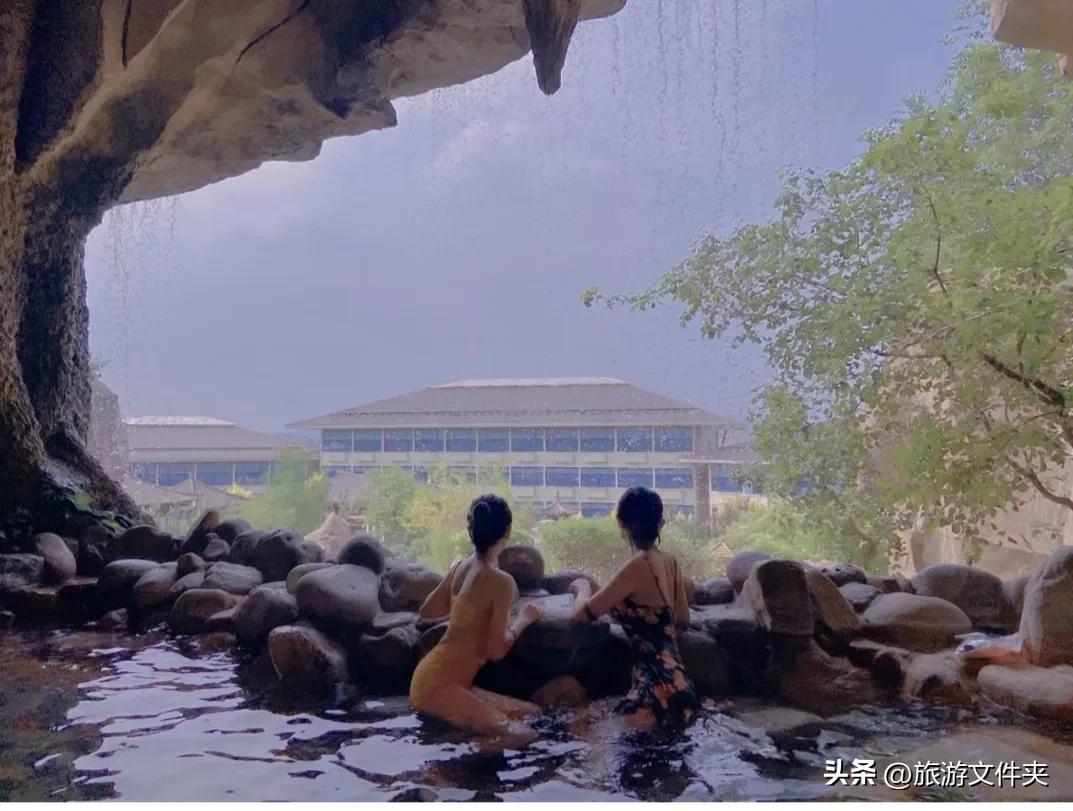 泡温泉40度和30度,40多个天然温泉池可以畅泡一整天