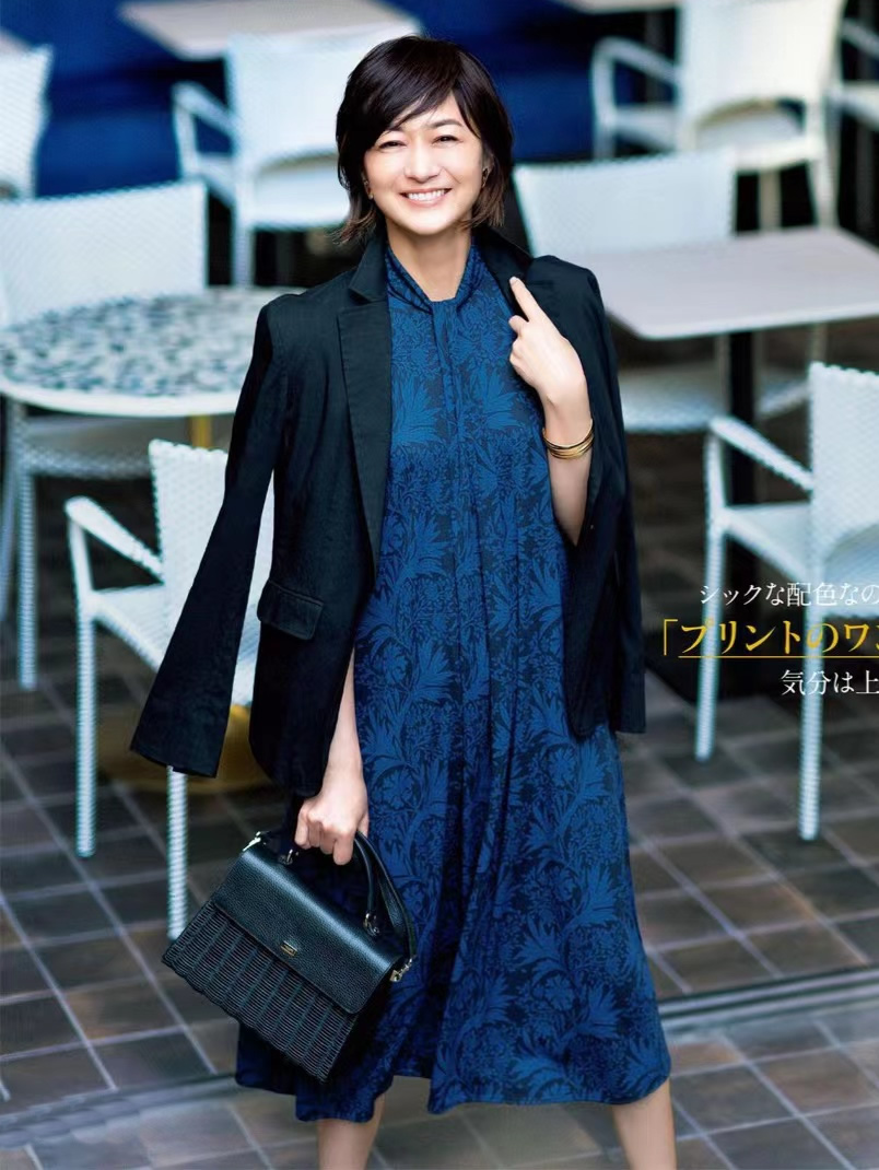 冬季的配色穿搭让你轻松提升气质,搭配推荐简约出挑的柔和色系穿搭