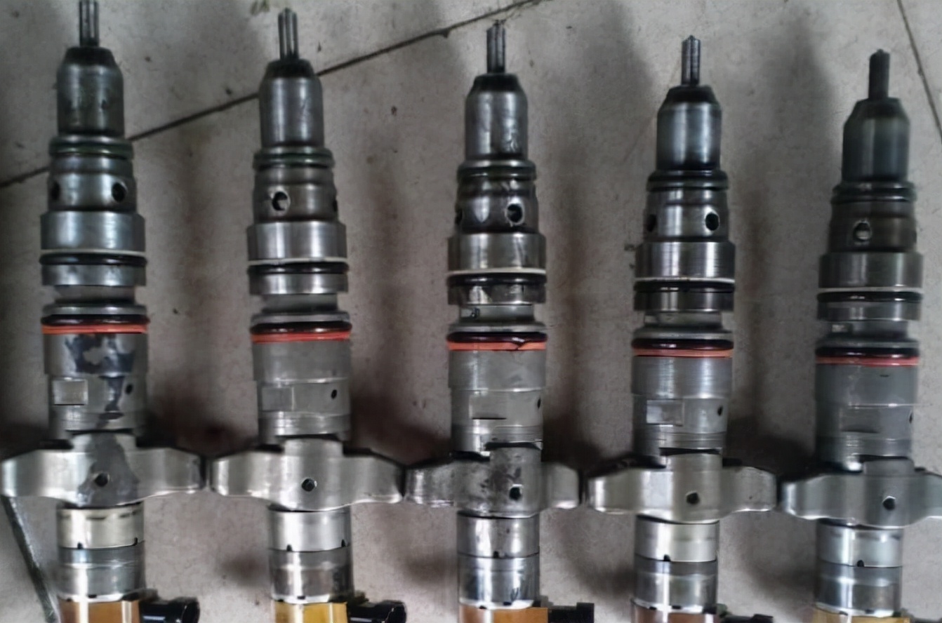 汽车怠速间歇轻微抖动正常吗,汽车在怠速时有轻微的间歇抖动