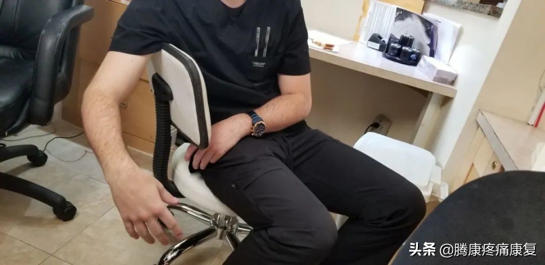 胳膊与肩膀相连处疼痛是什么原因,左胳膊上臂疼痛是什么原因造成的