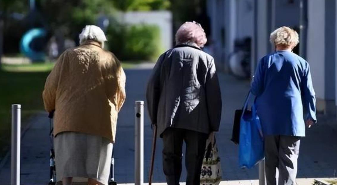 公交车为什么每次只收一块钱,公交车一块钱全天运营不赔钱吗