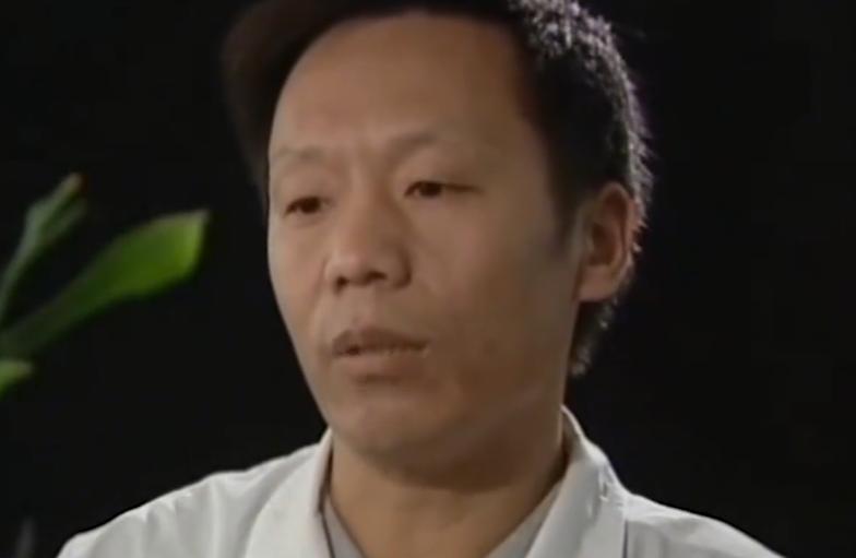 故事:江苏70岁老人头疼欲裂,检查时发现颅内有*弹子**,吓坏在场医生