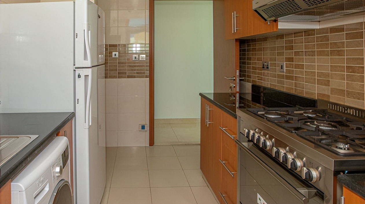 厨房没漏水但楼下天花板漏水,厨房自来水管漏水怎么找出漏水点