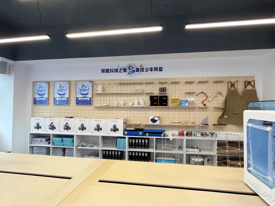 把所有孩子赶出去的游戏,把小孩子扔到外面的游戏