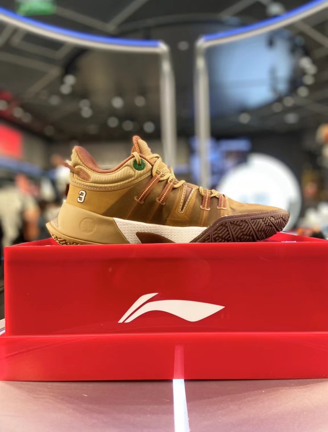 配色更新开始提速!李宁CJ2“里海大学”配色线下店抢先发售