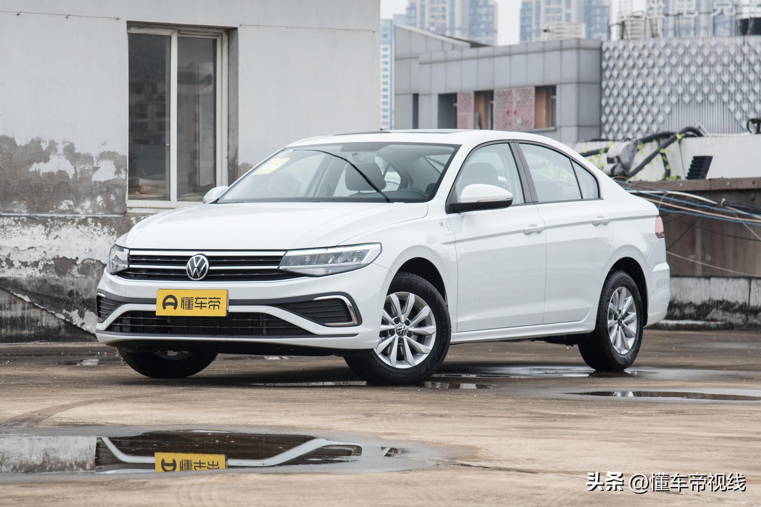 新车|售价12.29万元，1.5升发动机+6AT，大众宝来畅行限量版到店