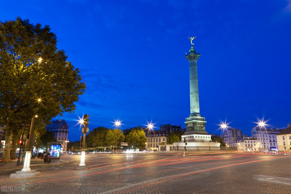 法国巴黎著名景点英文介绍,巴黎名胜古迹详解