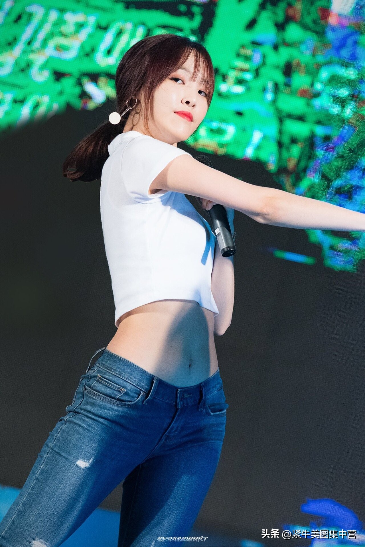 崔裕娜,Yuju紧身牛仔裤美图