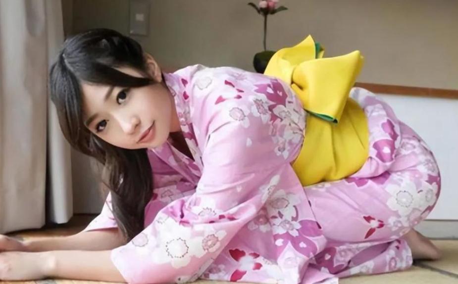 日本美女来中国旅游，背后原因让日本男生羞愧