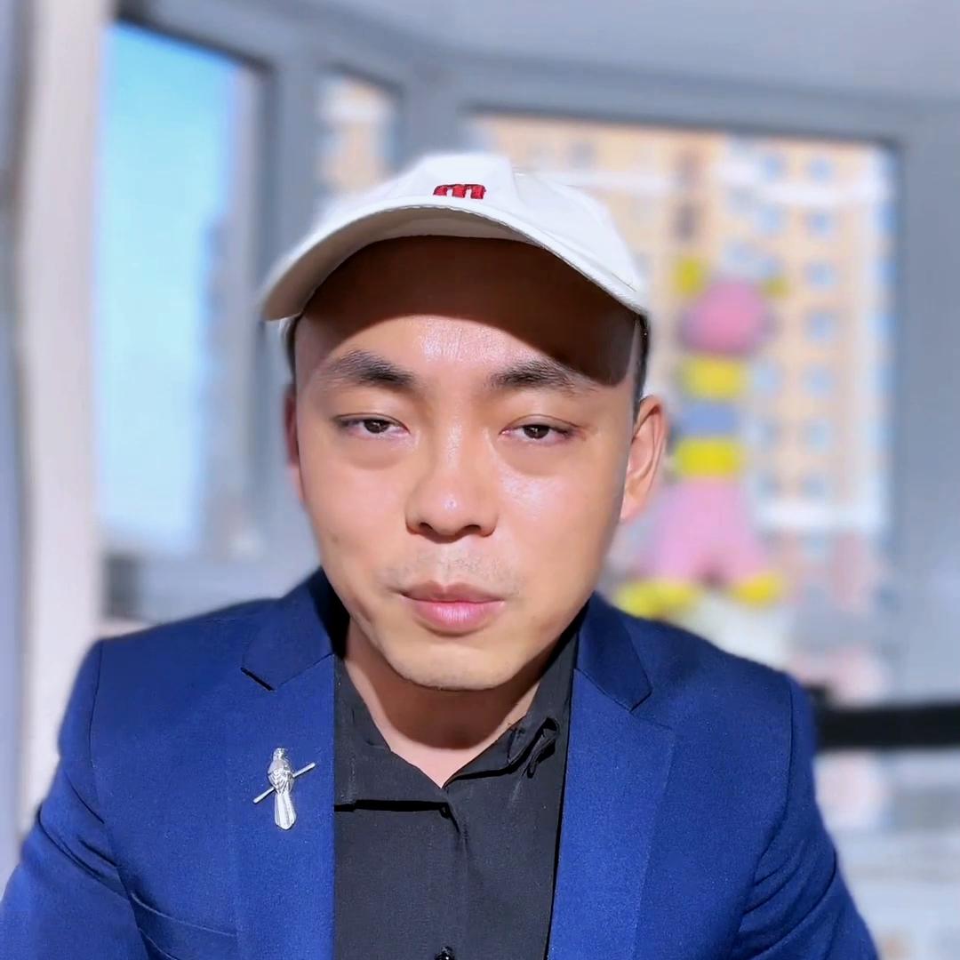 说话词穷表达不出来,讲话时说的与心里想表达的不一致