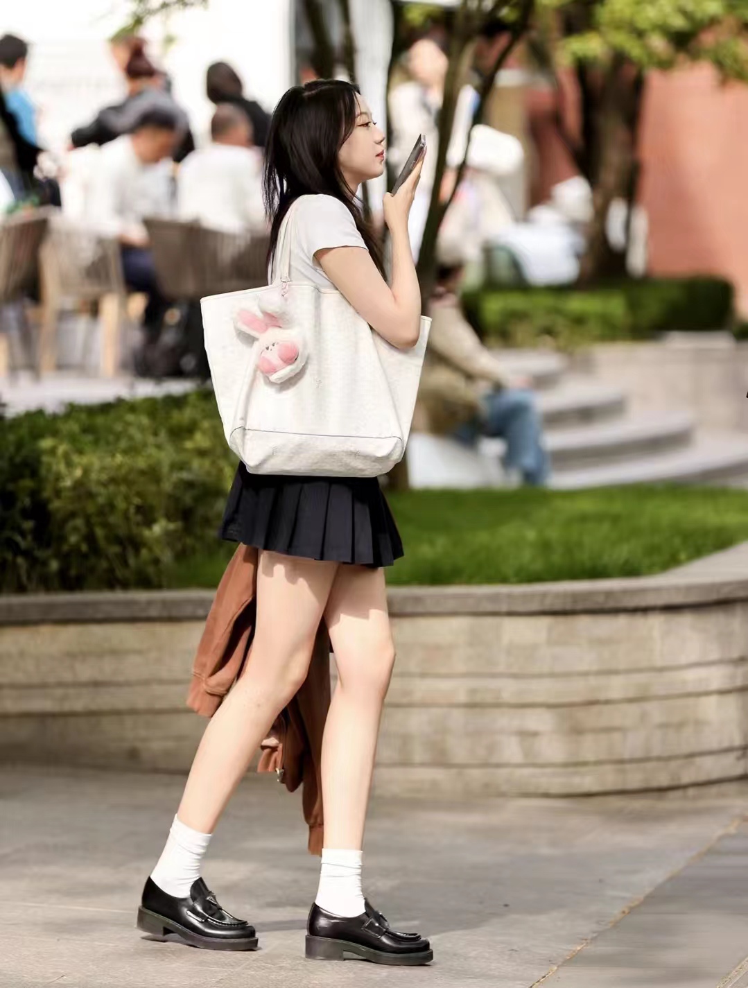 短肥上衣怎么搭配下装图片,宽松秋季款短上衣如何搭下装