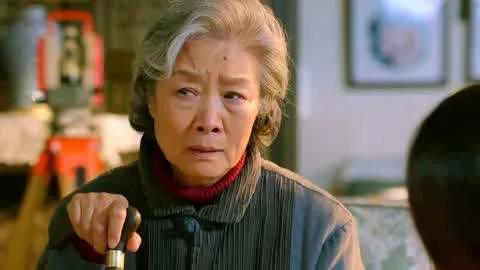 陈姨将包送保姆,她女儿说包里有价值10万钻戒,保姆放下3万辞职