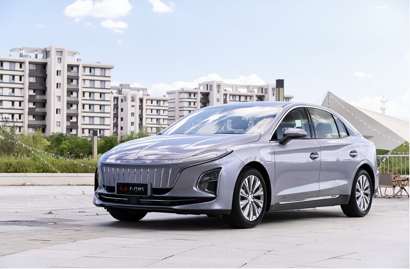 红旗e-qm5降价6万,售23.98万元红旗e-qm5价格公布