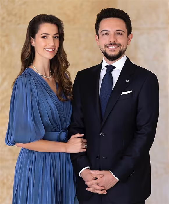 凯特王妃带父母参加约旦王室婚礼,凯特王妃约旦婚礼戴王冠