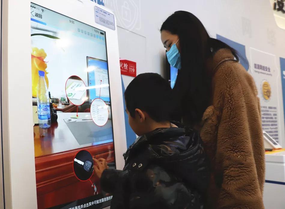 刚刚！阜阳市科技馆上新！AI换脸竟如此逼真