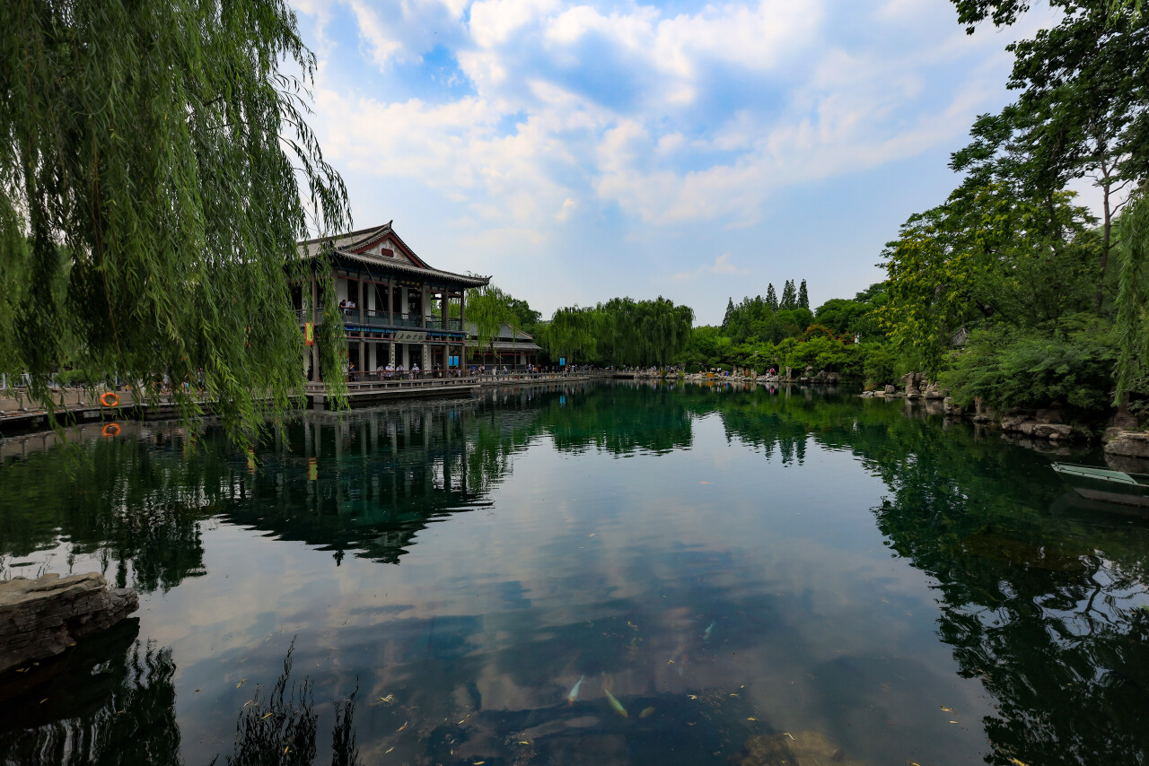 游济南趵突泉大明湖的感慨,趵突腾空润泉城