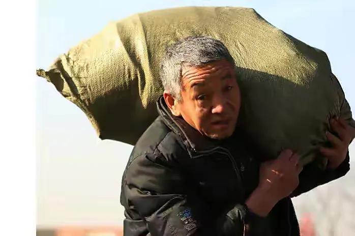 鍦伴搧涓婄殑灏村艾娌℃埓鑰虫満,鍦伴搧涓婄殑灏村艾鐬棿