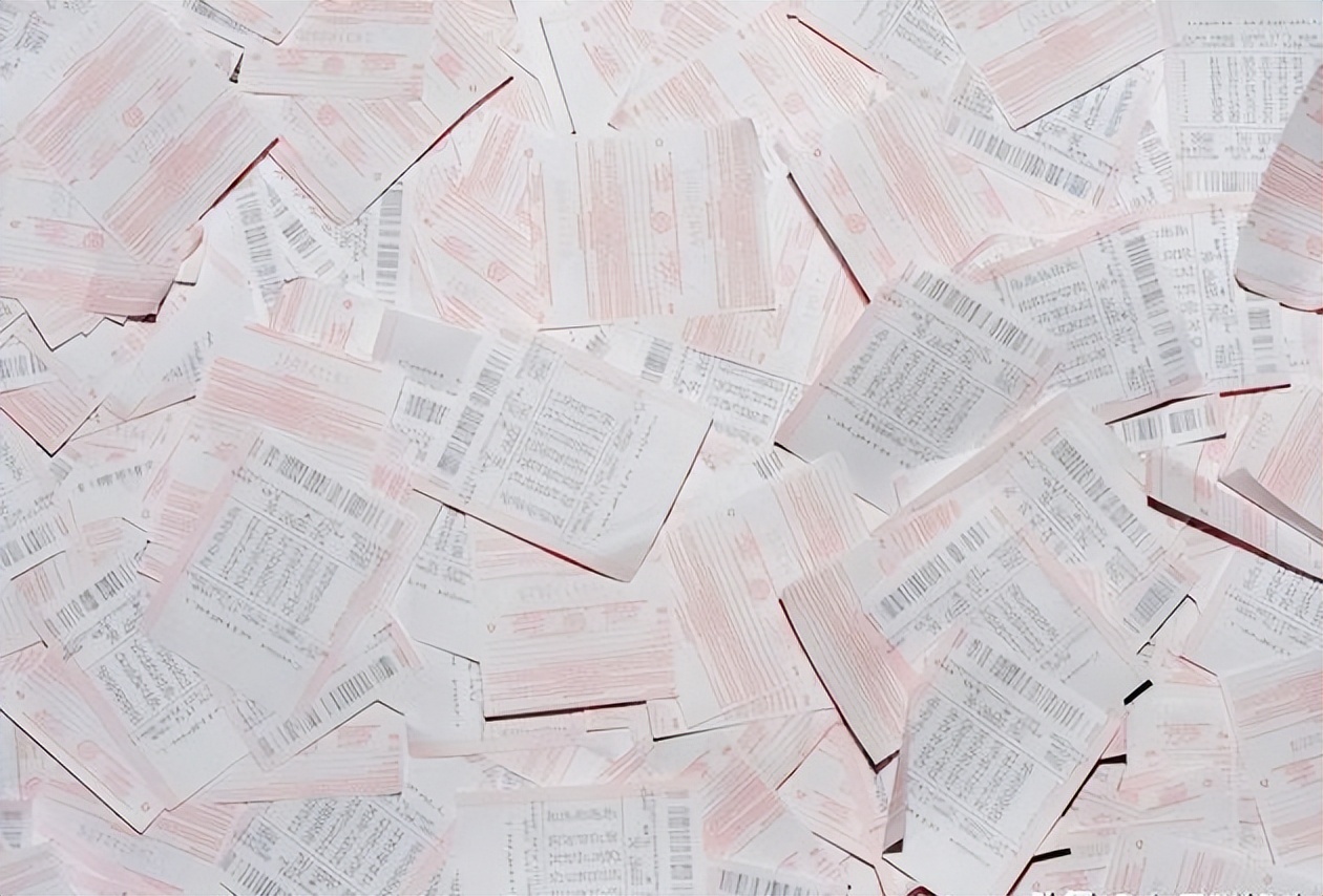 美国19岁小伙买彩票中了1千万,英国大叔买彩票中5800万