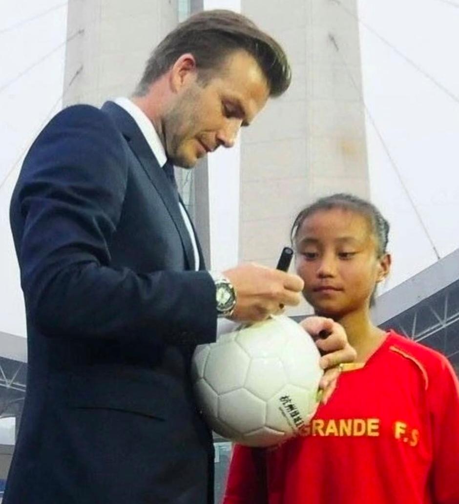 中国女足张琳艳头球神奇逆袭,张琳艳女足获奖