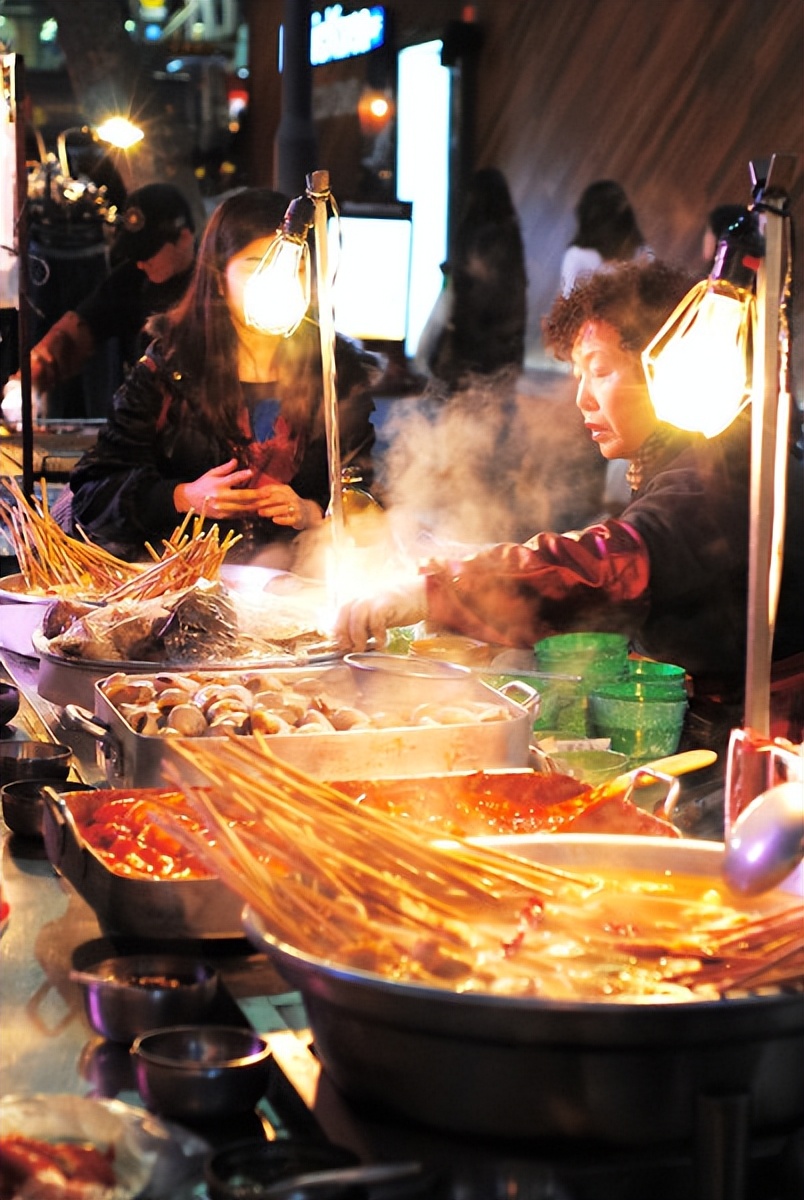 我温州姑娘，在韩国卖化妆品多年，回头客非常多，靠的是真心实意