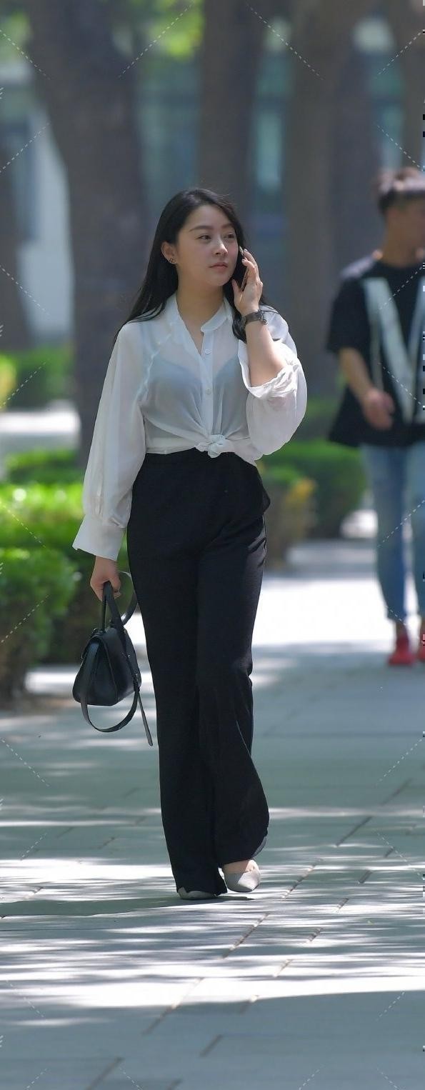 时尚优雅气质紧身裤穿搭漂亮至极,宽松短皮裤搭配气质