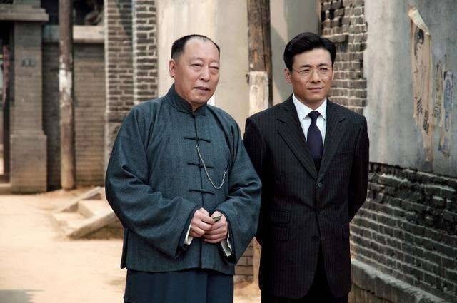 瞪眼咆哮,摇头晃脑,这6位演技被高估的“老戏骨”,该亮亮相了