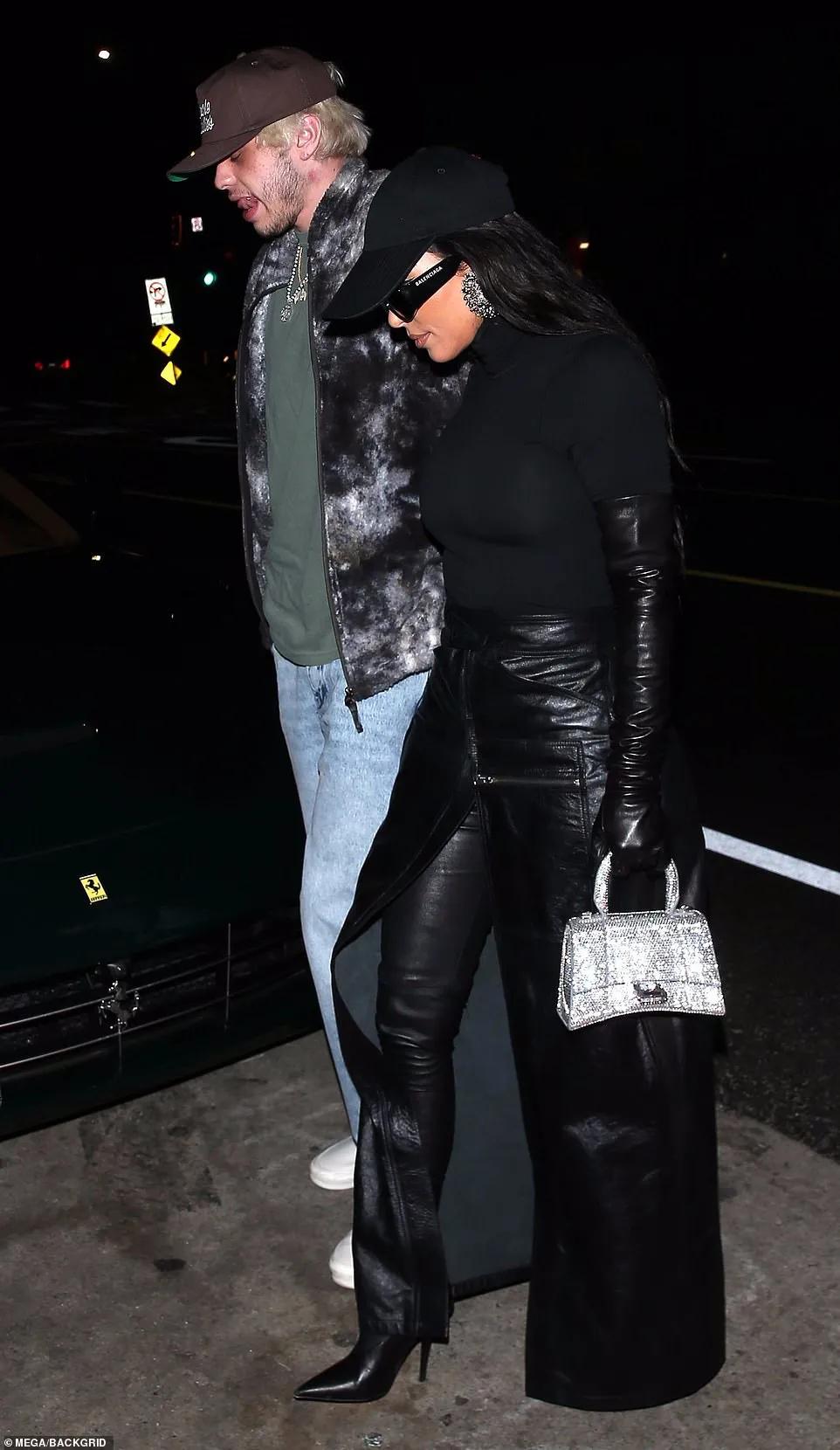 曝金卡戴珊谈侃爷新恋情,金卡戴珊想念以前的侃爷