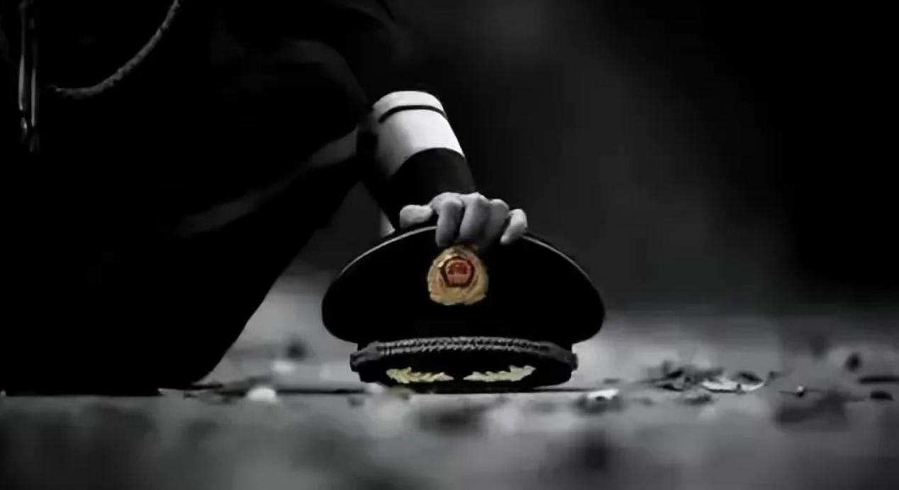 25岁民警猝死在派出所,25岁牺牲的缉毒卧底民警